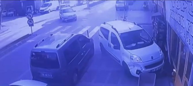 Edirne’de Baba Ve Kızının Yaralandığı Kaza Anı Kamerada