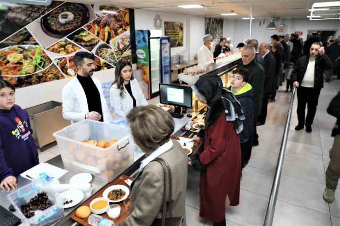 Erzincan’da Depremzedelere İftar Programı Düzenlendi