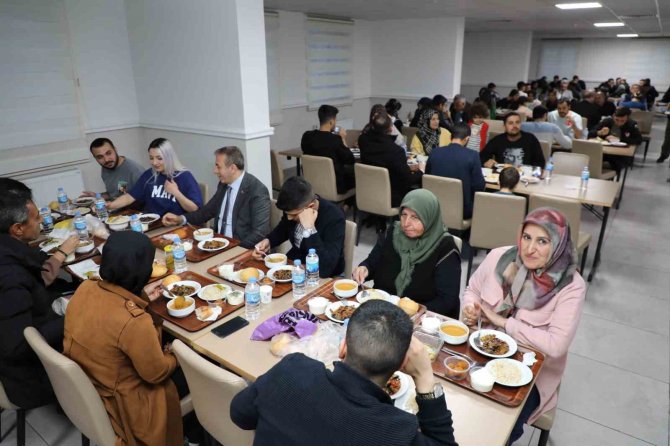 Erzincan’da Depremzedelere İftar Programı Düzenlendi