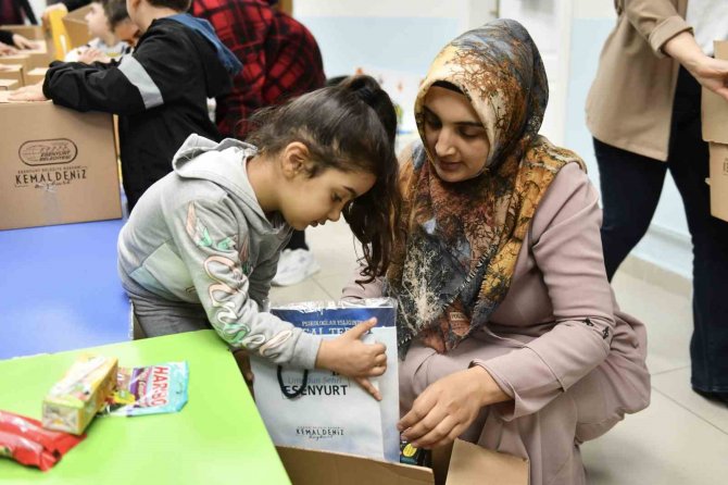 Esenyurtlu Minikler Deprem Bölgesindeki Kardeşlerini Unutmadı