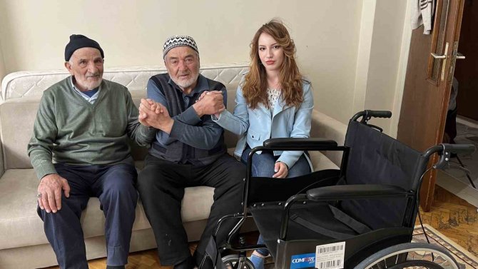 Depremde Ayağı Sakatlanan İ̇smail Çürük’e Tekerlekli Sandalye Yardımı