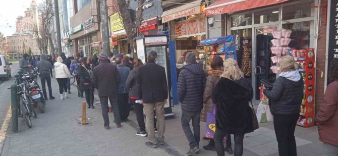 İ̇ftar Saatinde Meşhur Tatlı Kuyruğu