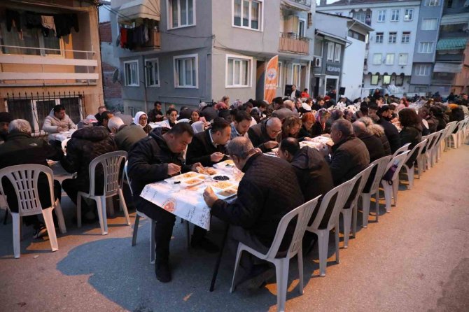 Gemlikliler Sokak İftarında Buluştu
