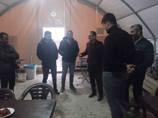 Başkan Suer Toki̇ Şantiyesinde İşçilerle İftar Yaptı