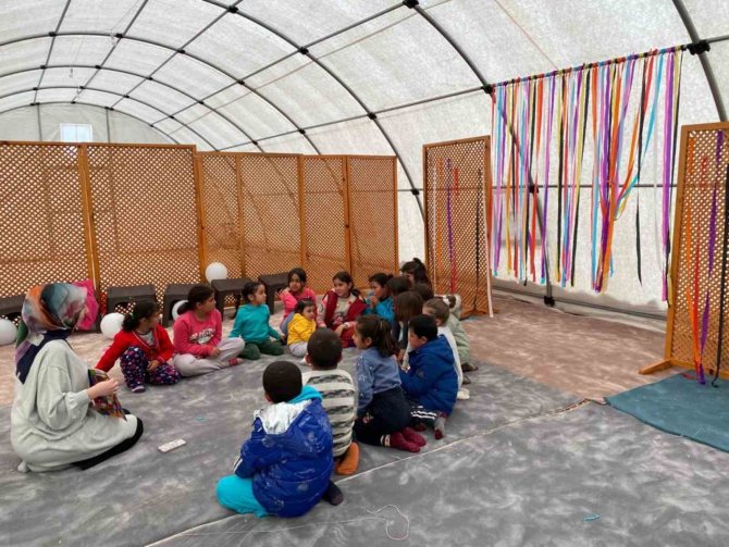 Gönüllü Öğretmenler Çalışmalarını Sürdürüyor