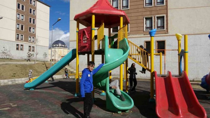 Yüksekova’da İki Gün Arayla İki Farklı Mevsim Şaşırttı