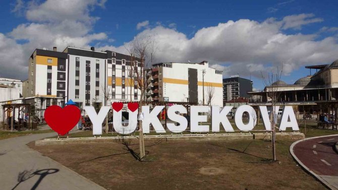 Yüksekova’da İki Gün Arayla İki Farklı Mevsim Şaşırttı