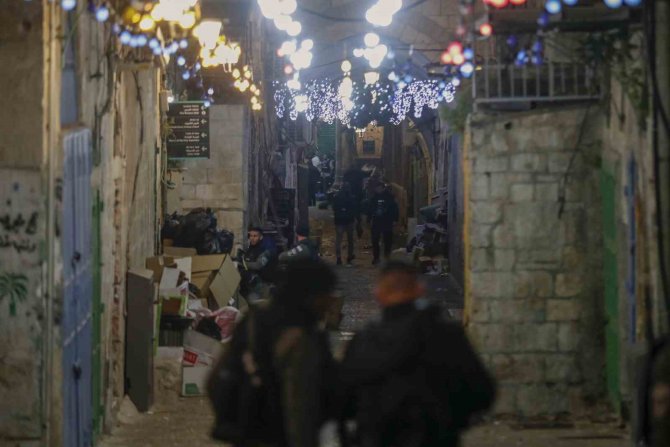 İ̇srail Güçleri, Mescid-i Aksa’nın Girişinde Bir Filistinliyi Öldürdü