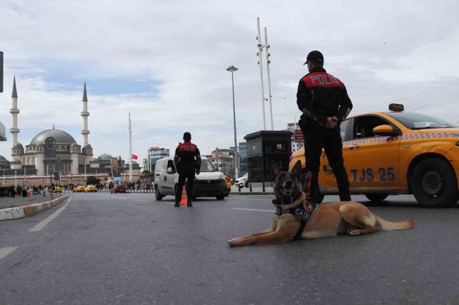 Taksim’de Helikopter Destekli "Huzur İ̇stanbul" Uygulaması Yapıldı