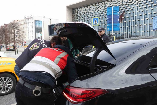 Taksim’de Helikopter Destekli "Huzur İ̇stanbul" Uygulaması Yapıldı