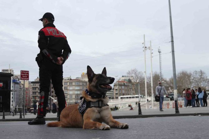 Taksim’de Helikopter Destekli "Huzur İ̇stanbul" Uygulaması Yapıldı