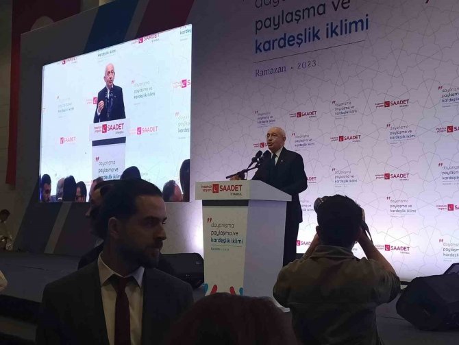 Chp Genel Başkanı Kılıçdaroğlu: “Salon Kalabalıktı, Yerdeki Seccadeyi Görmedim”