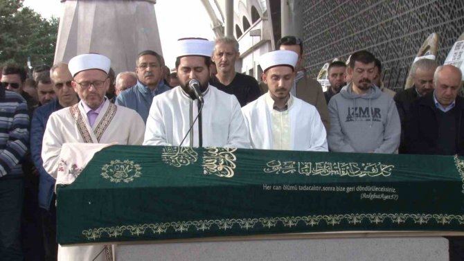 Kadıköy’de Hakim Eşini Öldürüp İntihar Eden Kadın Toprağa Verildi