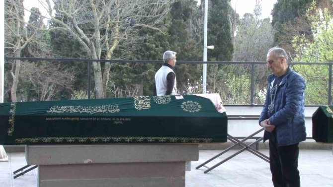 Kadıköy’de Hakim Eşini Öldürüp İntihar Eden Kadın Toprağa Verildi