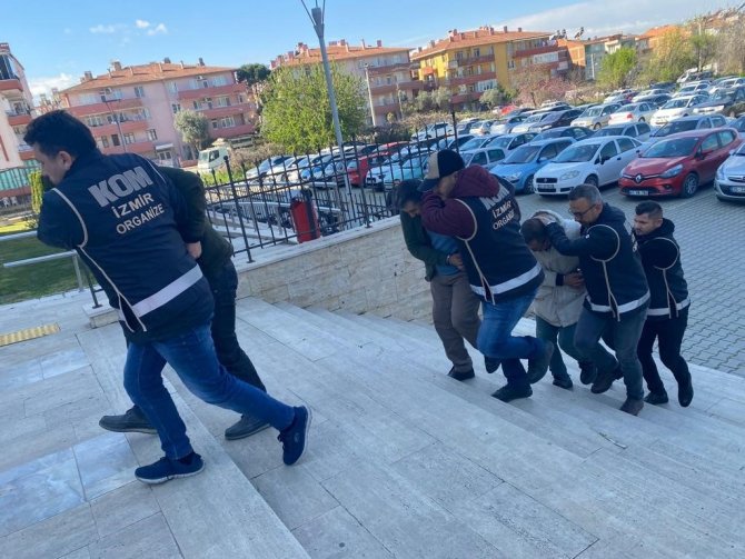 Akbaba Operasyonu’nda Ödemiş Belediyesi’nde Çalışan 2 Kişi Gözaltında Alındı