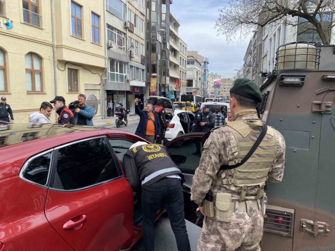 Kadıköy’de Helikopter Destekli ’Huzur İ̇stanbul Uygulaması’ Yapıldı
