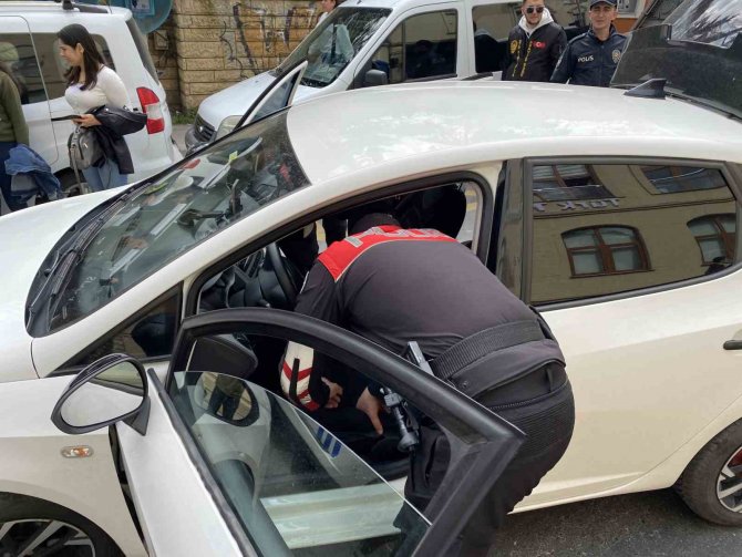 Kadıköy’de Helikopter Destekli ’Huzur İ̇stanbul Uygulaması’ Yapıldı