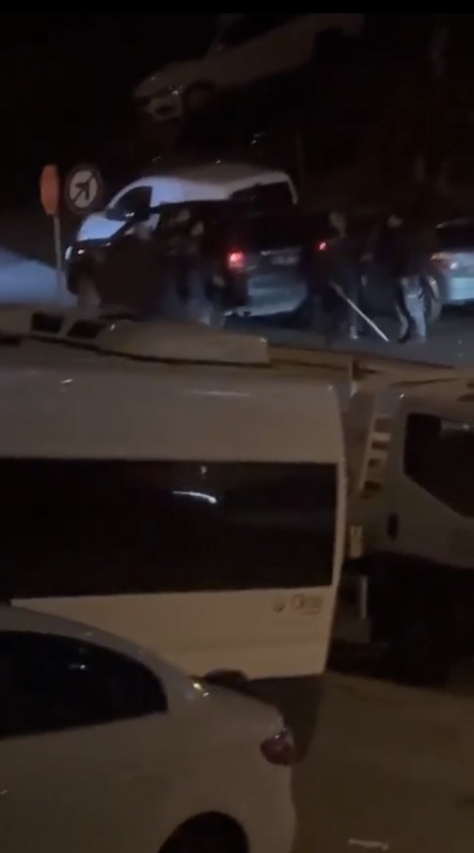 İ̇stanbul’da Beyzbol Sopalı Park Kavgası Kamerada