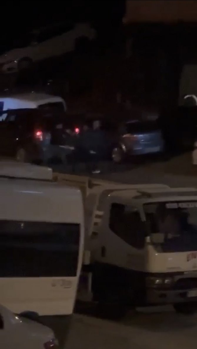 İ̇stanbul’da Beyzbol Sopalı Park Kavgası Kamerada