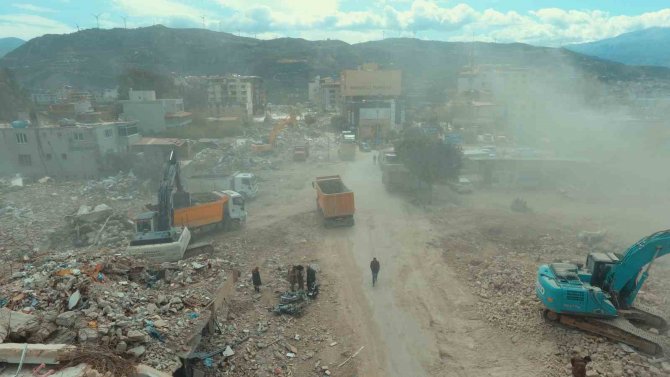 Samandağ’da Enkaz Kaldırma Çalışmaları Havadan Görüntülendi