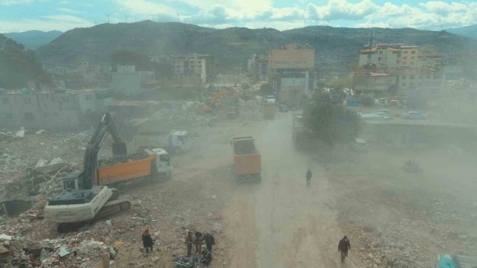Samandağ’da Enkaz Kaldırma Çalışmaları Havadan Görüntülendi