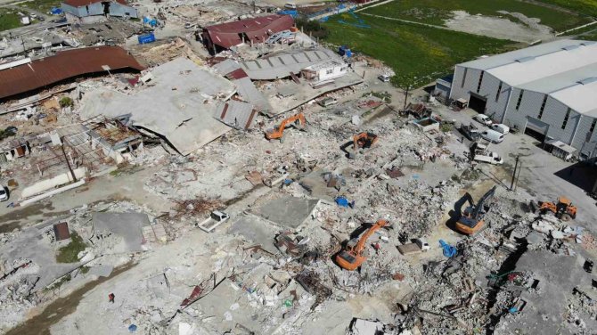40 Yıllık Emekleri 40 Saniyede Enkaz Oldu