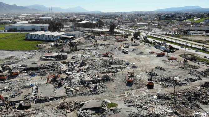 40 Yıllık Emekleri 40 Saniyede Enkaz Oldu