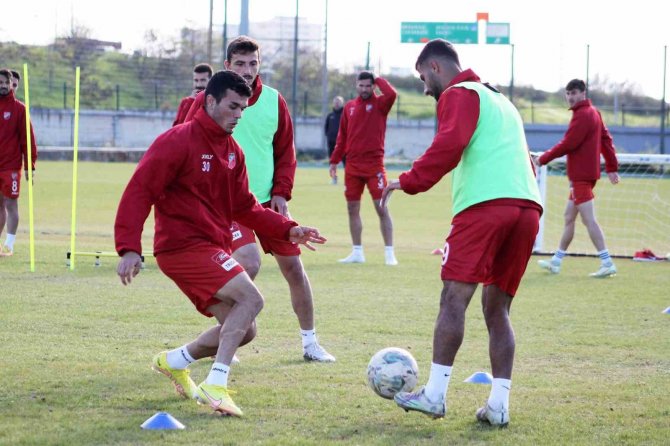 Karşıyaka’da Sakatlık Problemleri Can Sıkıyor