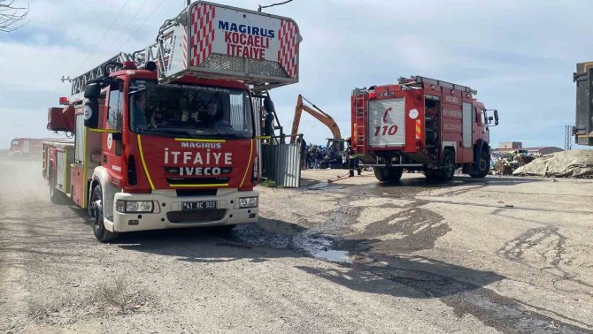 Patlayan Kimyasal Madde, Geri Dönüşüm Deposunda Yangına Sebep Oldu