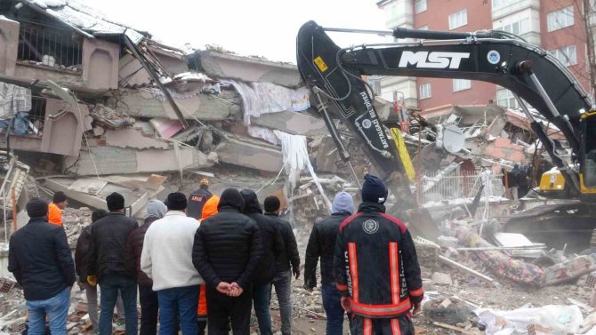 Malatya’da Onlarca Kişiye Mezar Olan İki Binanın Enkazı Kaldırıldı