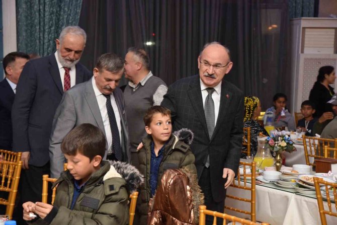 Vali Karadeniz, Roman Vatandaşlarla İftarda Bir Araya Geldi