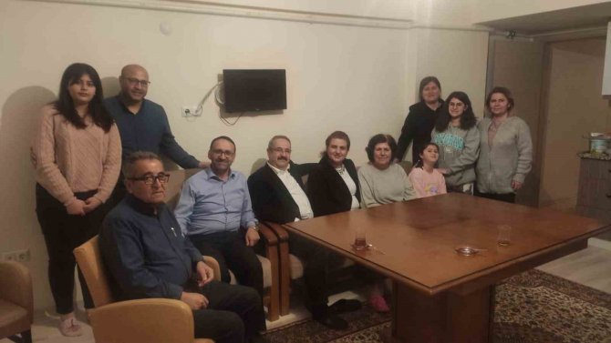 Salihli Kaymakamı Sağlam, İftarını Depremzede Aile İle Yaptı