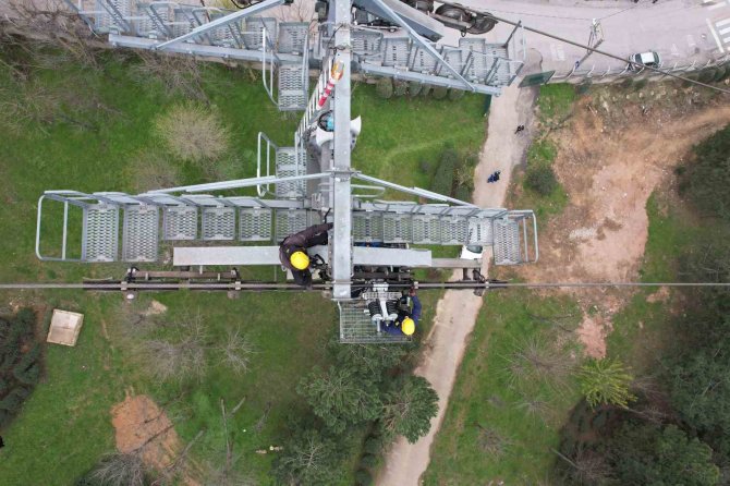 Uludağ’da Ölümle Burun Buruna... 165 Metre Yüksekte Cambazları Aratmıyorlar