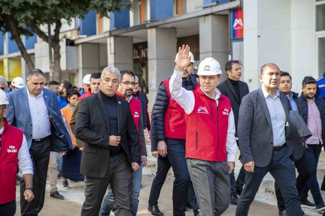 Mersin’in İ̇stiklal Caddesi Yenileniyor