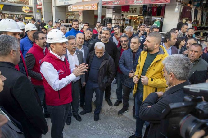 Mersin’in İ̇stiklal Caddesi Yenileniyor