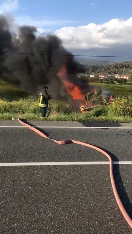Muğla’da Kaza Yapan Araçta İki Kişi Yanmaktan Son Anda Kurtuldu