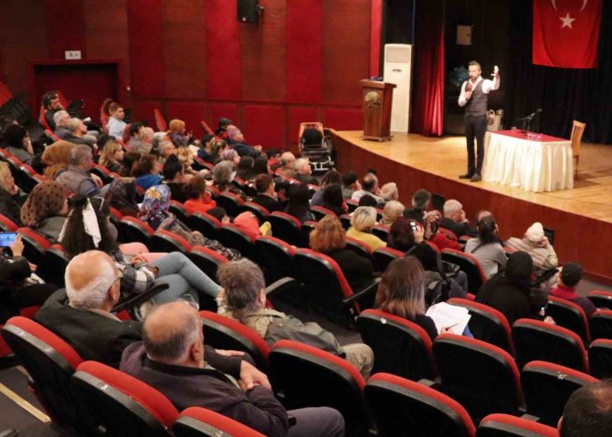 Depremin Psikolojik Etkilerini Azaltma Konulu Konferans İlgi Gördü