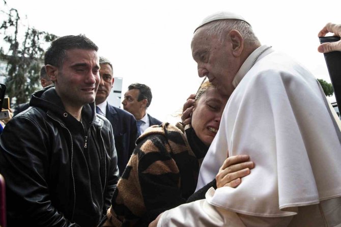 Papa Francis Hastaneden Taburcu Oldu: "Hala Hayattayım"