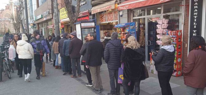 İ̇ftar Saatinde Meşhur Tatlı Kuyruğu