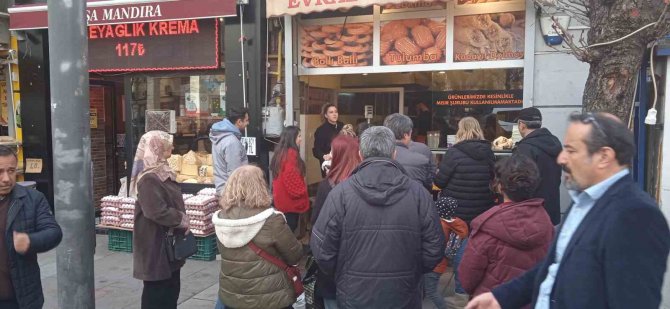 İ̇ftar Saatinde Meşhur Tatlı Kuyruğu