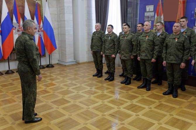 Rusya Savunma Bakanı Şoygu: "Ukrayna’daki Rus Birliklerine Mühimmat Desteği Artırılıyor"