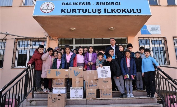 Sındırgılı Minikler Depremzedeler İçin Yardım Topladı