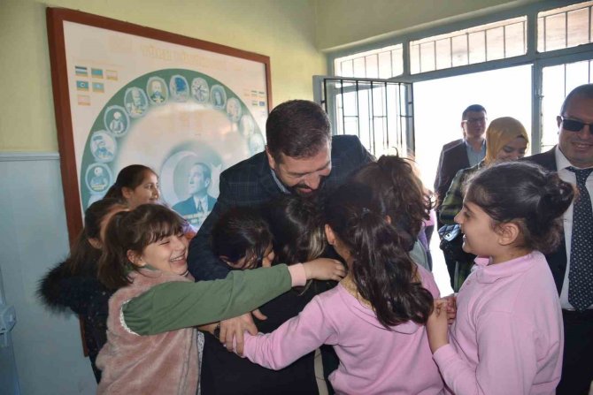 Sındırgılı Minikler Depremzedeler İçin Yardım Topladı