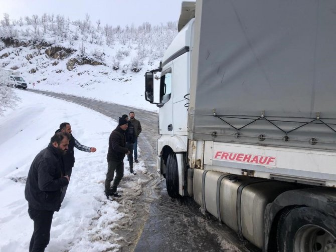 Şırnak’ta Kar Ve Buzlanma Ulaşımı Aksattı