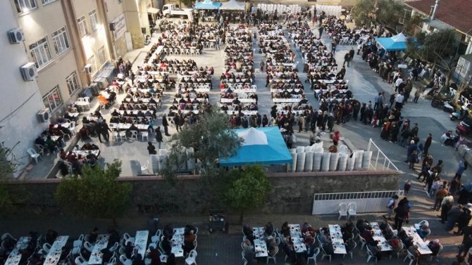 Nazilli Belediyesi’nin İftar Sofraları Dolup Taşıyor