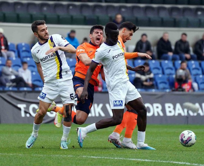 Spor Toto Süper Lig: Başakşehir: 1 - Mke Ankaragücü: 0 (İ̇lk Yarı)
