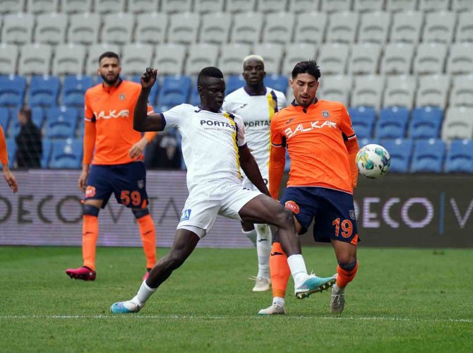 Spor Toto Süper Lig: Başakşehir: 1 - Mke Ankaragücü: 0 (İ̇lk Yarı)