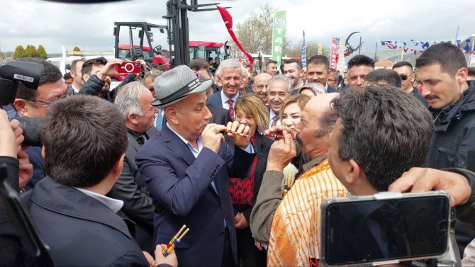 Bakan Kirişci’den ’Sipsi’ Şov