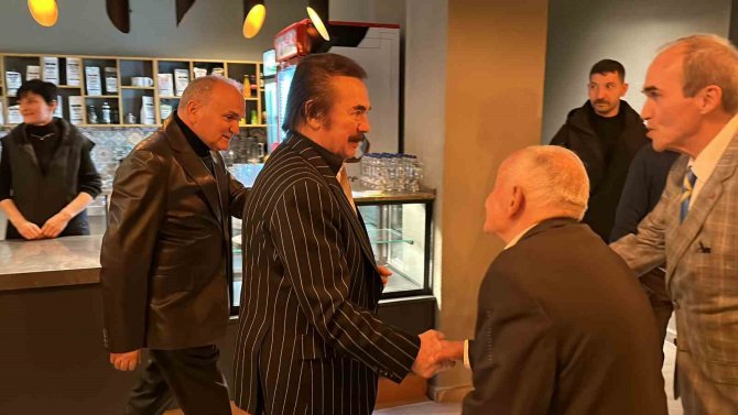 Orhan Gencebay Yeni Şarkısının Sözlerini İlk Kez Açıkladı: "Aşığınım Dünya Duysun"