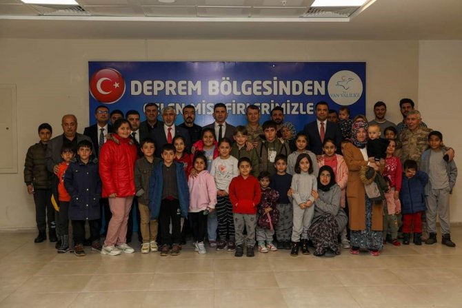 Van’da Depremzedelere İftar Programı Düzenlendi